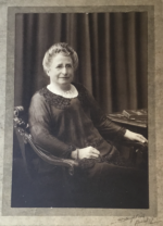 Mrs Alice Neeve wife of Frederick W Neeve of Ye Olde Thatche Shoppe. Courtesy Carol Ewin